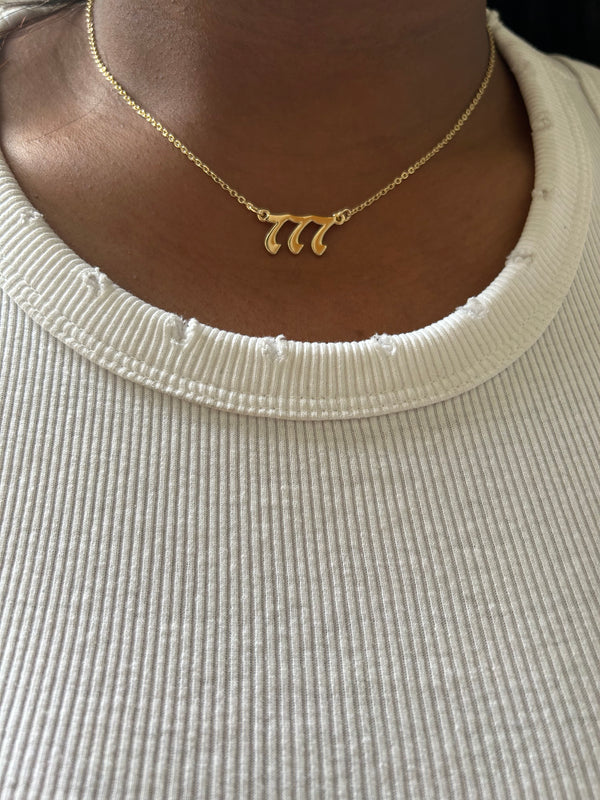 Collier inscription 777